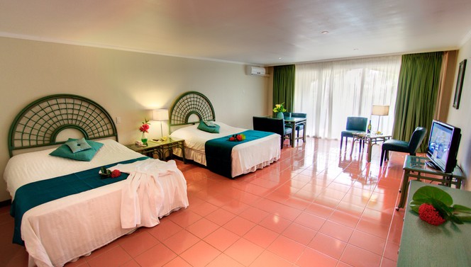 Bed Junior Suite - Plaza Beach Resort Bonaire
